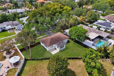 House in North Miami, Florida 3 bedrooms, 145.67 sq.m. № 1696185 - photo 4
