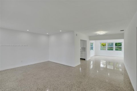 House in North Miami, Florida 3 bedrooms, 145.67 sq.m. № 1696185 - photo 8