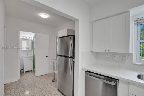 House in North Miami, Florida 3 bedrooms, 145.67 sq.m. № 1696185 - photo 23