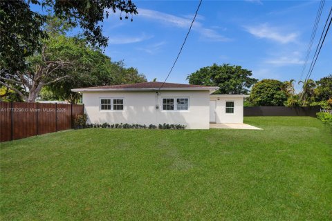 House in North Miami, Florida 3 bedrooms, 145.67 sq.m. № 1696185 - photo 29