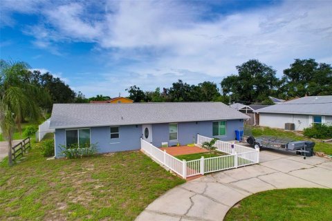 House in Ruskin, Florida 3 bedrooms, 156.08 sq.m. № 2317261