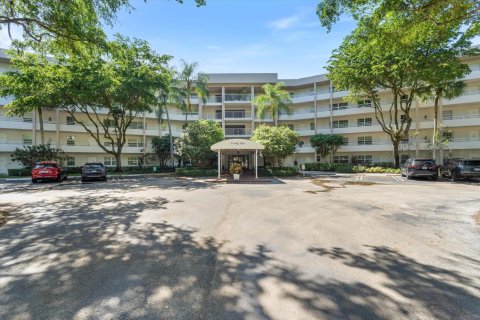 Copropriété à vendre à Pompano Beach, Floride: 3 chambres, 139.35 m2 № 2405994 - photo 2