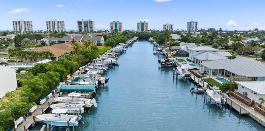 Condominio en Hutchinson Island South, Florida, 2 dormitorios  № 1177169