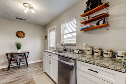 House in Tampa, Florida 3 bedrooms, 115.94 sq.m. № 1833108 - photo 21