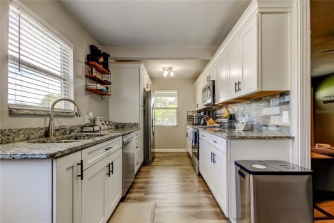 House in Tampa, Florida 3 bedrooms, 115.94 sq.m. № 1833108 - photo 17