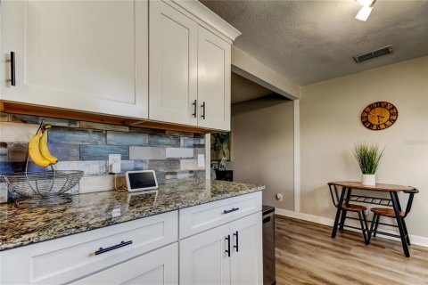 House in Tampa, Florida 3 bedrooms, 115.94 sq.m. № 1833108 - photo 24