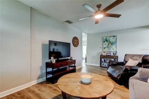 House in Tampa, Florida 3 bedrooms, 115.94 sq.m. № 1833108 - photo 6