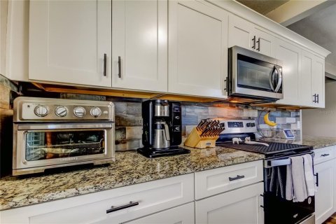 House in Tampa, Florida 3 bedrooms, 115.94 sq.m. № 1833108 - photo 22