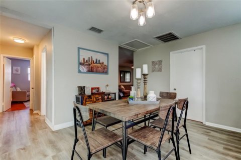 House in Tampa, Florida 3 bedrooms, 115.94 sq.m. № 1833108 - photo 27