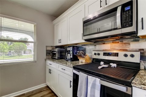 House in Tampa, Florida 3 bedrooms, 115.94 sq.m. № 1833108 - photo 19