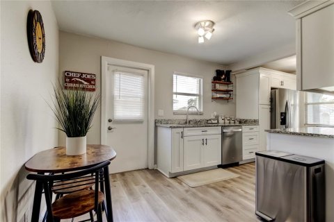 House in Tampa, Florida 3 bedrooms, 115.94 sq.m. № 1833108 - photo 9