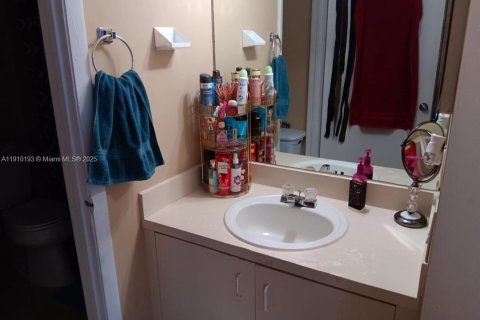 Appartement à louer à Hialeah, Floride: 2 chambres, 102.75 m2 № 1966419 - photo 25