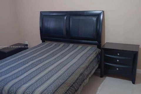 Appartement à louer à Hialeah, Floride: 2 chambres, 102.75 m2 № 1966419 - photo 4