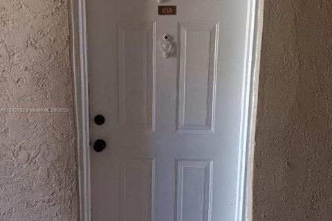 Appartement à louer à Hialeah, Floride: 2 chambres, 102.75 m2 № 1966419 - photo 12