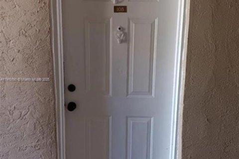 Appartement à louer à Hialeah, Floride: 2 chambres, 102.75 m2 № 1966419 - photo 15