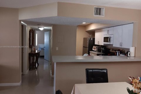Appartement à louer à Hialeah, Floride: 2 chambres, 102.75 m2 № 1966419 - photo 30
