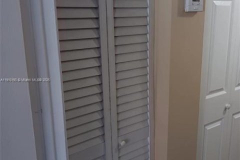 Appartement à louer à Hialeah, Floride: 2 chambres, 102.75 m2 № 1966419 - photo 7