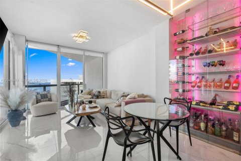 Copropriété à vendre à Miami, Floride: 1 chambre, 76.92 m2 № 2240367 - photo 4