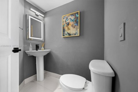 Copropriété à vendre à Miami, Floride: 1 chambre, 76.92 m2 № 2240367 - photo 11