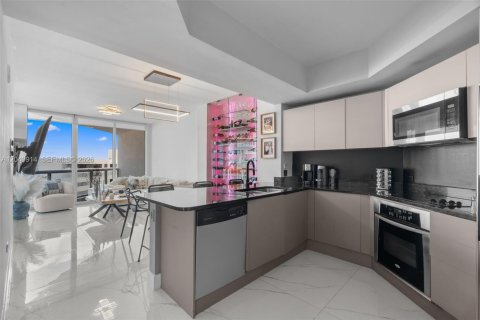 Copropriété à vendre à Miami, Floride: 1 chambre, 76.92 m2 № 2240367 - photo 5