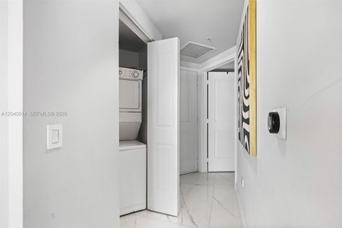 Copropriété à vendre à Miami, Floride: 1 chambre, 76.92 m2 № 2240367 - photo 12