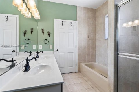 House in Homestead, Florida 3 bedrooms, 157 sq.m. № 1813922 - photo 25