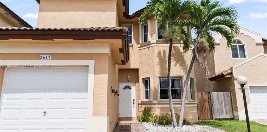 House in Homestead, Florida 3 bedrooms, 157 sq.m. № 1813922