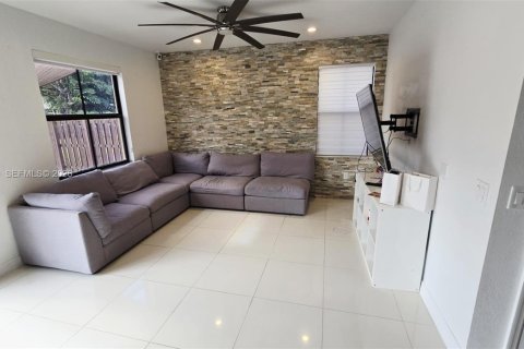 House in Doral, Florida 5 bedrooms, 277.96 sq.m. № 2002745 - photo 28