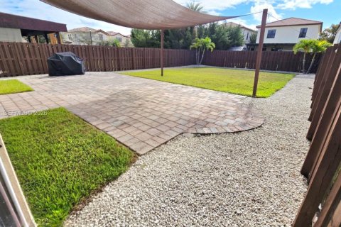 House in Doral, Florida 5 bedrooms, 277.96 sq.m. № 2002745 - photo 12