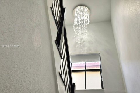 House in Doral, Florida 5 bedrooms, 277.96 sq.m. № 2002745 - photo 26