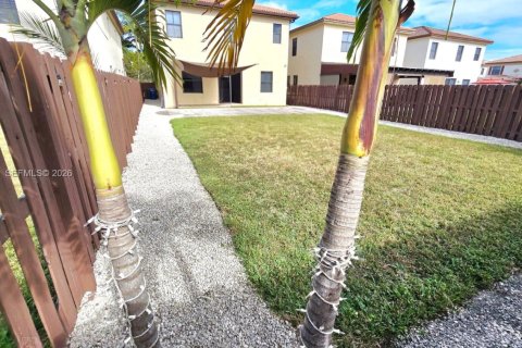 House in Doral, Florida 5 bedrooms, 277.96 sq.m. № 2002745 - photo 18