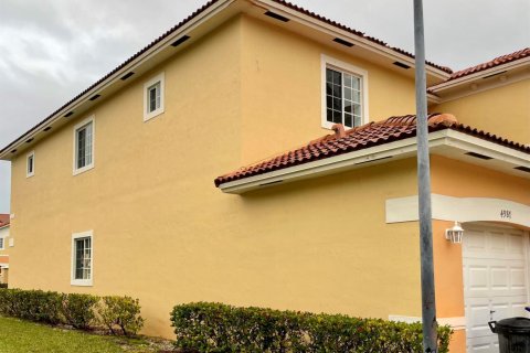 Condo in Stuart, Florida, 3 bedrooms № 2247671 - photo 2