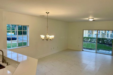Condo in Stuart, Florida, 3 bedrooms № 2247671 - photo 9