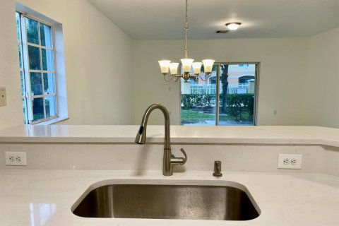 Condo in Stuart, Florida, 3 bedrooms № 2247671 - photo 7