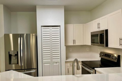 Condo in Stuart, Florida, 3 bedrooms № 2247671 - photo 8