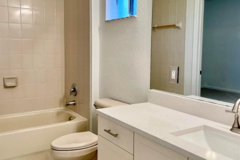 Condo in Stuart, Florida, 3 bedrooms № 2247671 - photo 11