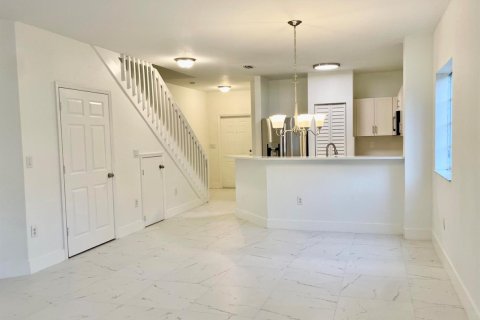 Condo in Stuart, Florida, 3 bedrooms № 2247671 - photo 4