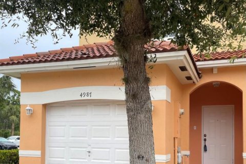 Condo in Stuart, Florida, 3 bedrooms  № 2247671