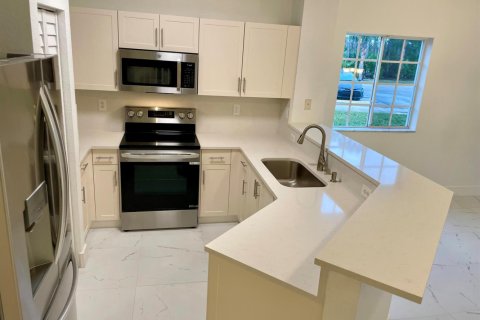 Condo in Stuart, Florida, 3 bedrooms № 2247671 - photo 5