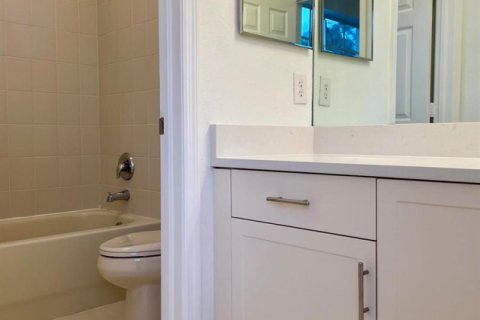 Condo in Stuart, Florida, 3 bedrooms № 2247671 - photo 14
