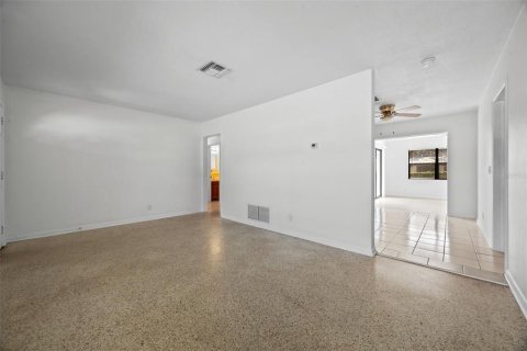 Casa en venta en Orlando, Florida, 3 dormitorios, 123.56 m2 № 1913411 - foto 6