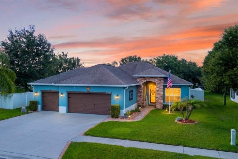 House in Hudson, Florida 3 bedrooms, 193.14 sq.m. № 2095302