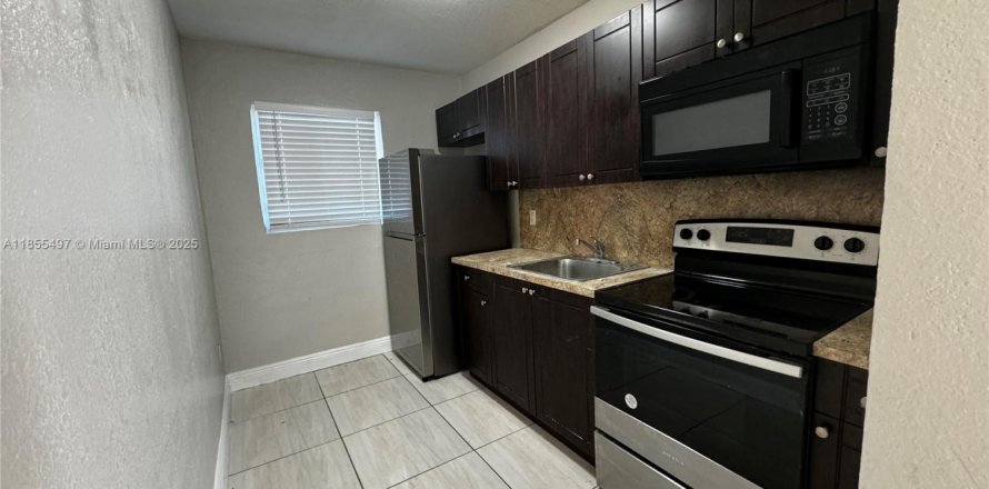 Appartement à Opa-locka, Floride 2 chambres, 85.47 m2 № 1877855