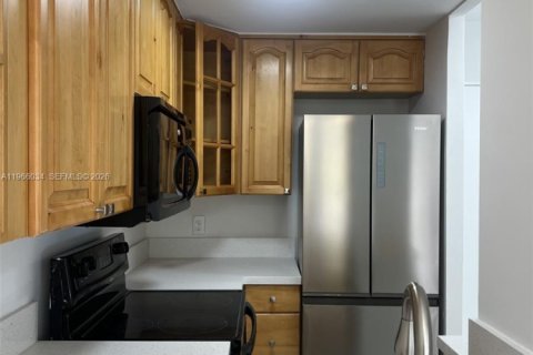 Condo in Miami, Florida, 1 bedroom  № 2027861 - photo 12