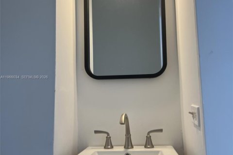 Condo in Miami, Florida, 1 bedroom  № 2027861 - photo 13