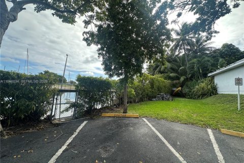 Condo in Miami, Florida, 1 bedroom  № 2027861 - photo 15