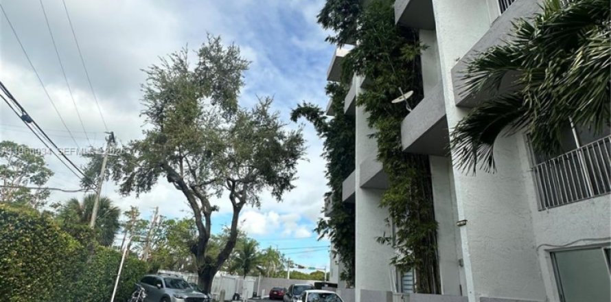 Condo in Miami, Florida, 1 bedroom  № 2027861