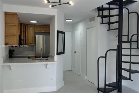 Condo in Miami, Florida, 1 bedroom  № 2027861 - photo 9