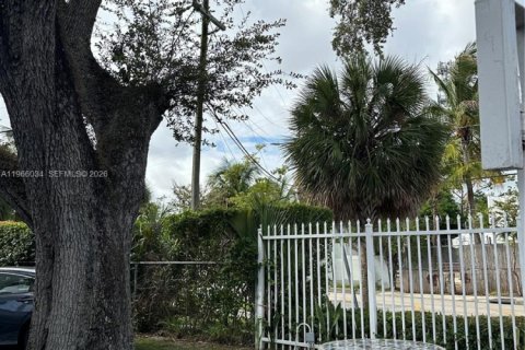 Condo in Miami, Florida, 1 bedroom  № 2027861 - photo 6