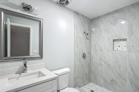 Casa en alquiler en Lady Lake, Florida, 2 dormitorios, 99.68 m2 № 1915882 - foto 12